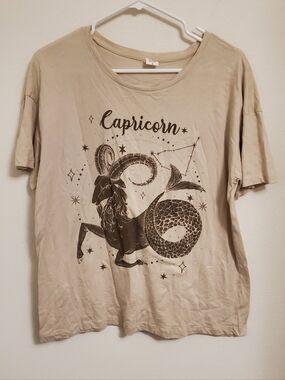 La Luna Astrology Capricorn Graphic Tee - Beige with Black Print Embellished